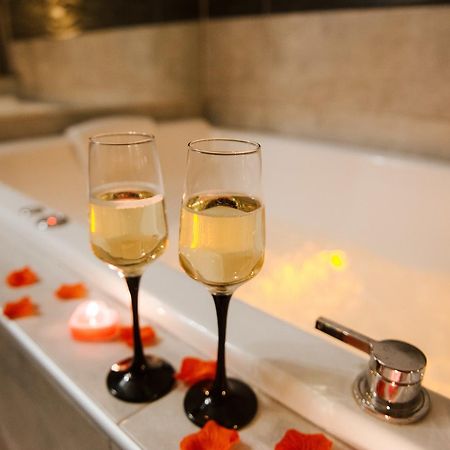 La Suite Romantique Avec Jacuzzi Au Coeur De Perpignan Kültér fotó