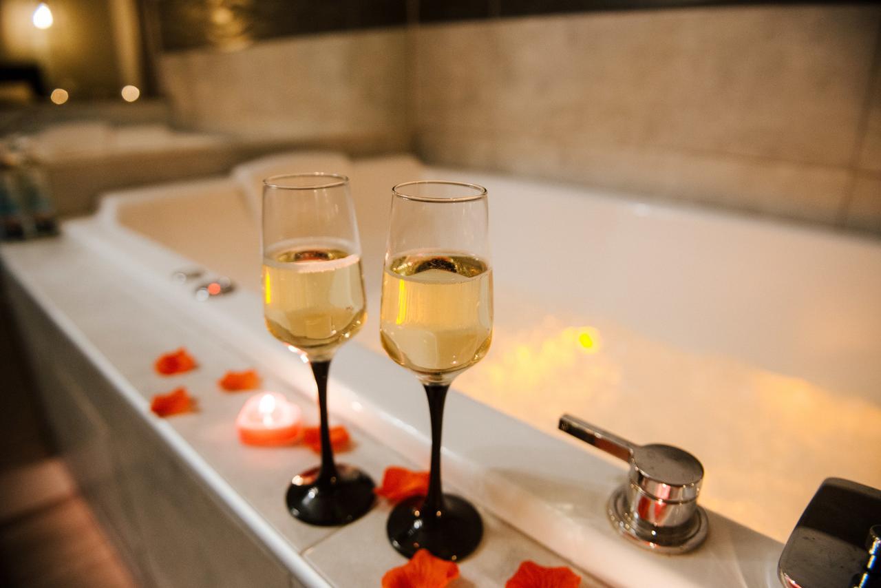 La Suite Romantique Avec Jacuzzi Au Coeur De Perpignan Kültér fotó