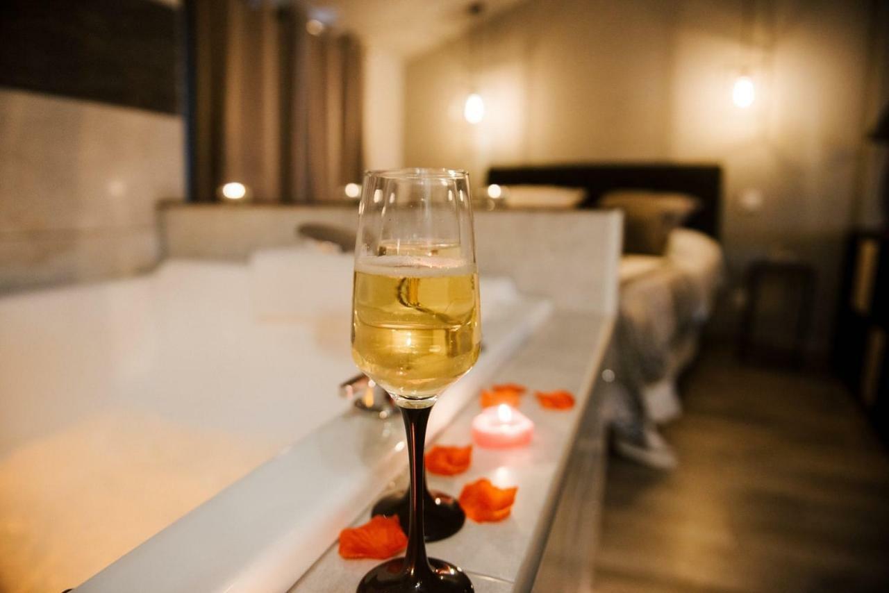 La Suite Romantique Avec Jacuzzi Au Coeur De Perpignan Kültér fotó